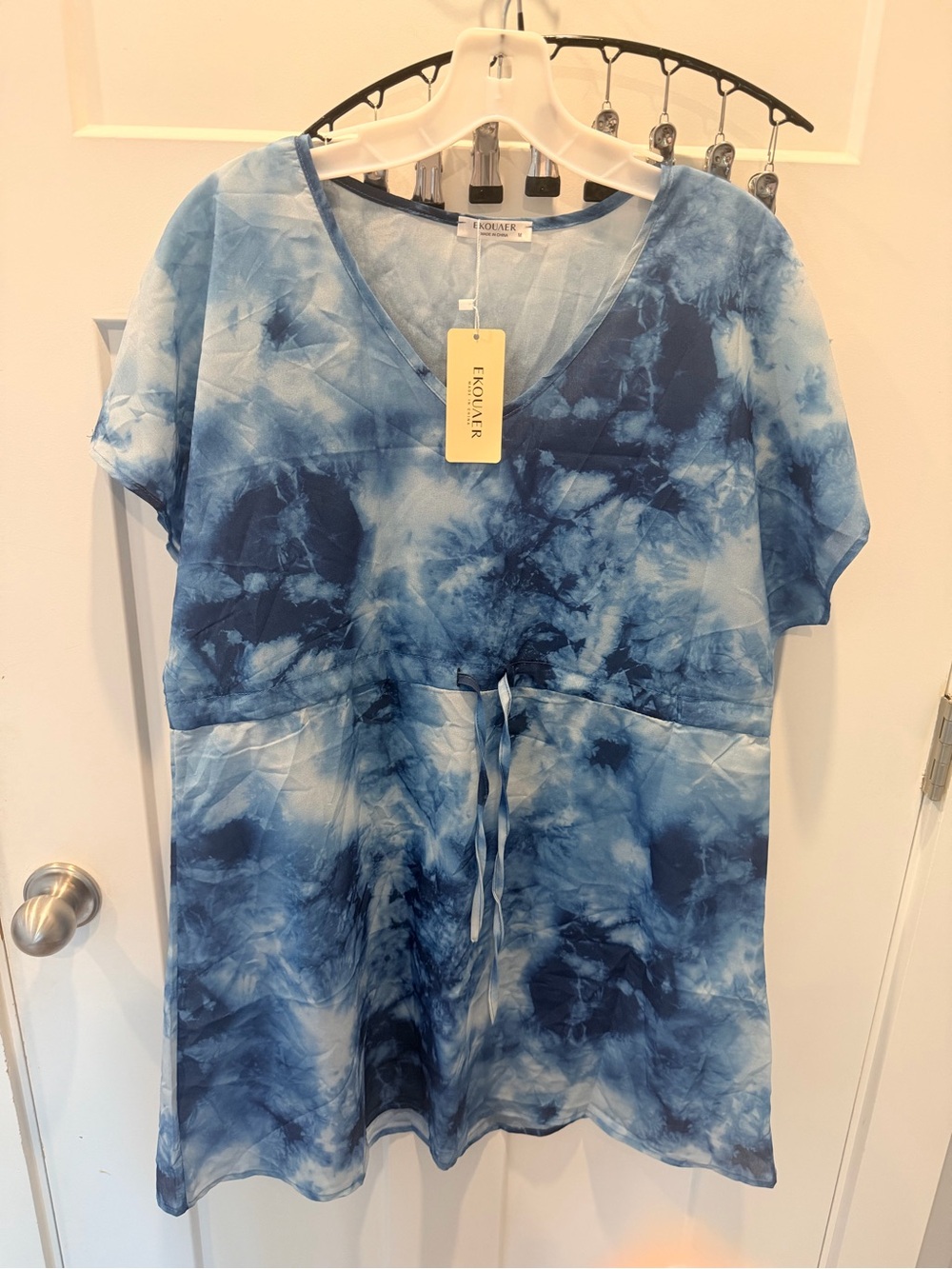 NWT Ekouaer Medium Blue Tie Dye V Neck Drawstring Waist Short Sleeve Dress